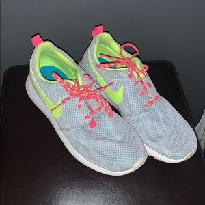 Nike shoes!! Barely worn:))